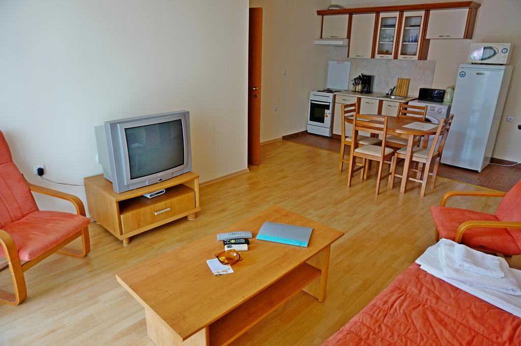 Gt Privilege Fort Beach Apartments Elenite Dış mekan fotoğraf